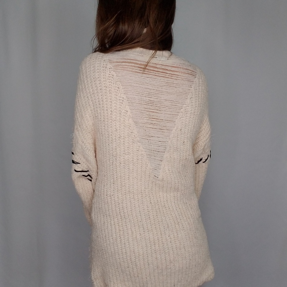 Distressed turtleneck sweater - Picture 4 of 7